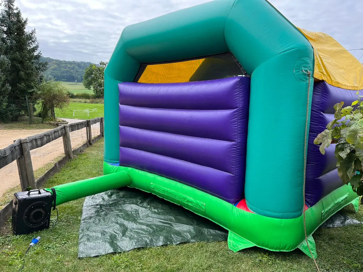Hüpfburg Safari Jump
